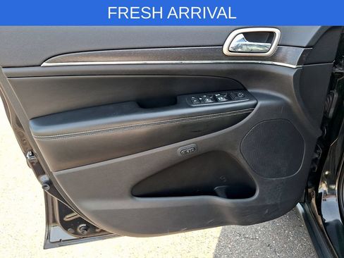 Used 2016 Jeep Grand Cherokee Limited AWD/4WD image 15
