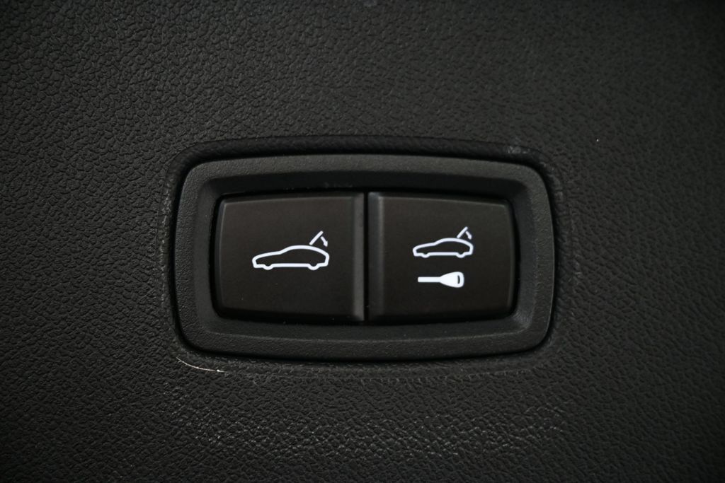 Used 2026 Porsche Cayenne GTS AWD/4WD image 35