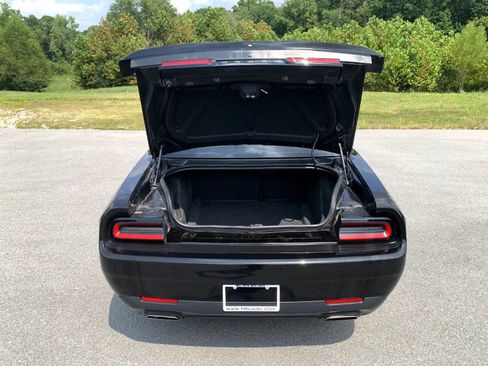 Used 2019 Dodge Challenger SXT RWD image 9