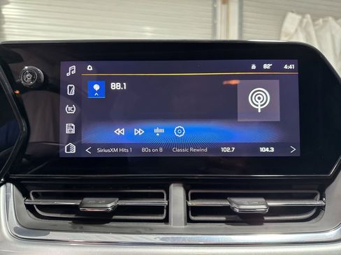 Used 2025 Chevrolet Trax LT w/ LT Convenience Package FWD image 30