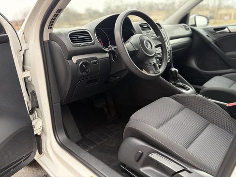 Used 2013 Volkswagen Golf 4-Door FWD image 9