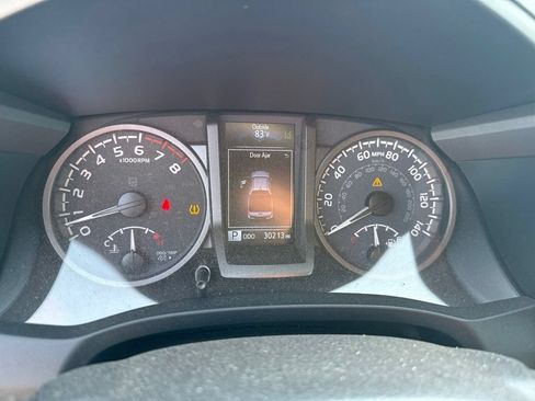 Used 2022 Toyota Tacoma TRD Off-Road w/ Technology Package AWD/4WD image 12