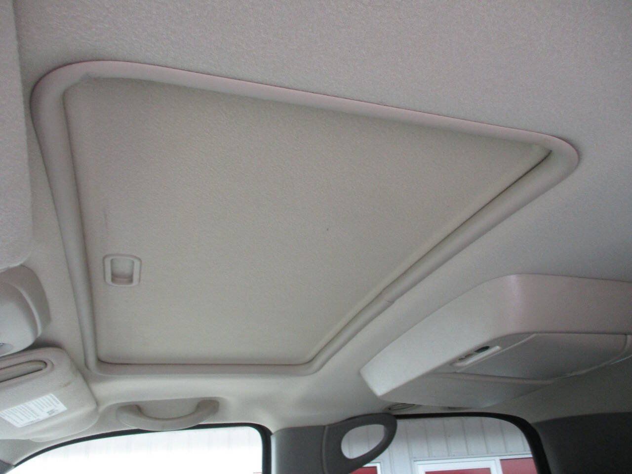 Used 2004 Chevrolet Tahoe Z71 w/ Z71 Preferred Equipment Group AWD/4WD image 17