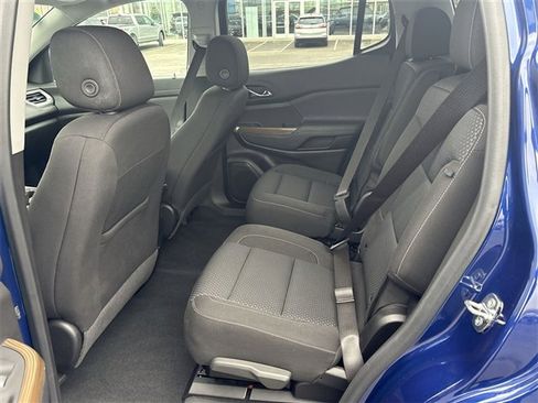 Used 2023 GMC Acadia SLE w/ Driver Convenience Package image 24