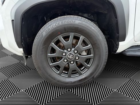 Used 2025 Toyota 4Runner SR5 AWD/4WD image 9