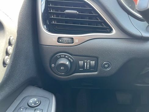 Used 2020 Jeep Cherokee Limited w/ Advanced Safety Group AWD/4WD image 23