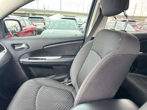 Used 2017 Dodge Journey SE w/ Flexible Seating Group FWD image 25