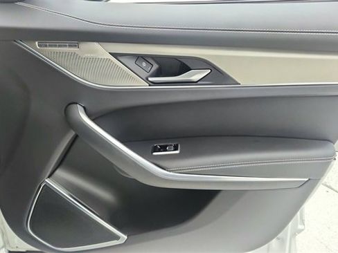 Used 2025 Jaguar F-PACE R-Dynamic S image 23