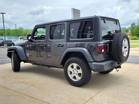 Used 2018 Jeep Wrangler Unlimited Sport S AWD/4WD image 3