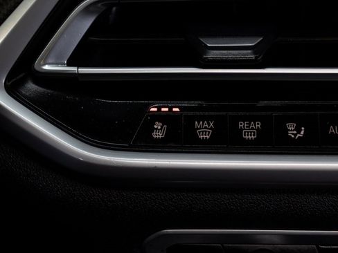 Used 2022 BMW X6 M50i w/ Executive Package image 37