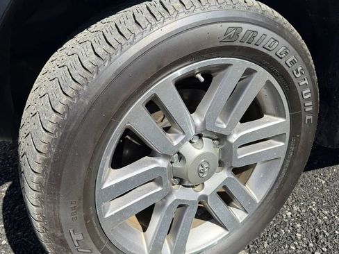 Used 2011 Toyota 4Runner Limited w/ Convenience Pkg image 3