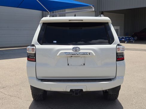 Used 2020 Toyota 4Runner SR5 Premium w/ Moonroof Package RWD image 4