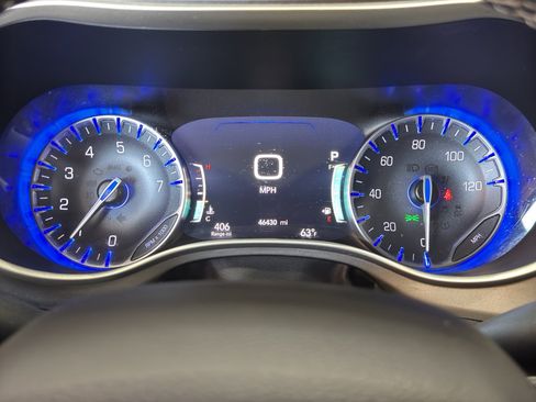 Used 2023 Chrysler Pacifica Touring-L image 29