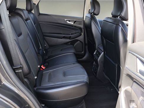 Used 2018 Ford Edge Titanium w/ Equipment Group 301A FWD image 16
