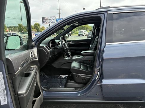 Used 2019 Jeep Grand Cherokee Limited AWD/4WD image 10