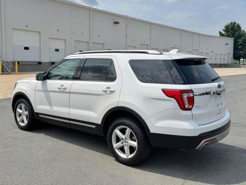 Used 2016 Ford Explorer XLT w/ Equipment Group 202A AWD/4WD image 3