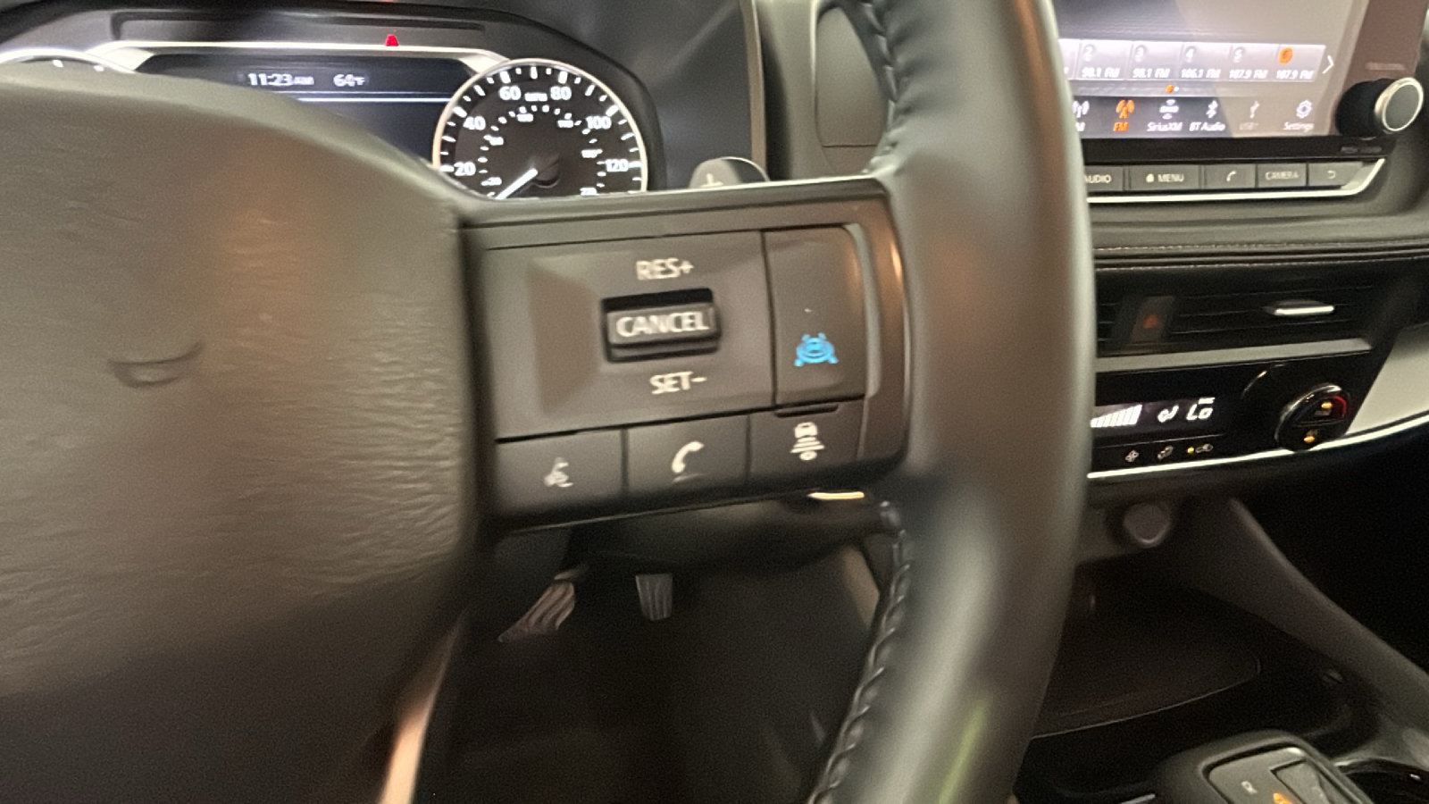 Used 2025 Nissan Rogue SV FWD image 21