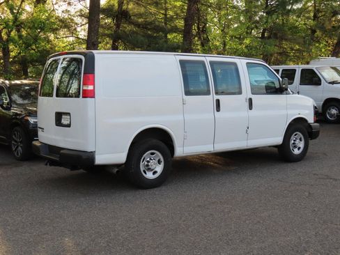 Used 2015 Chevrolet Express 2500 image 3