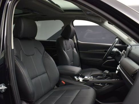 Used 2025 Kia Telluride SX w/ SX Captain's Chair Package image 12