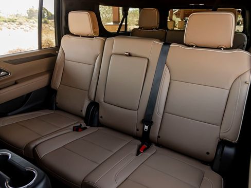 Used 2023 Chevrolet Suburban Premier w/ Premium Package AWD/4WD image 25
