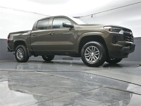 Used 2024 Chevrolet Colorado LT w/ LT Convenience Package III image 37