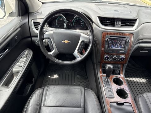 Used 2014 Chevrolet Traverse LT FWD image 17