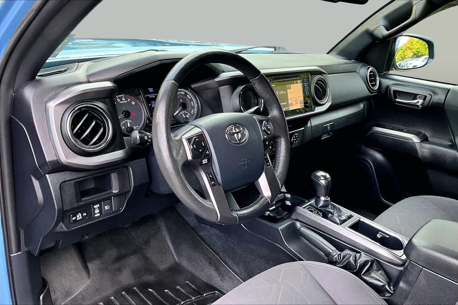 Used 2019 Toyota Tacoma TRD Off-Road w/ Technology Package AWD/4WD image 16