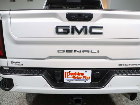 Used 2024 GMC Sierra 2500 Denali Ultimate AWD/4WD image 8