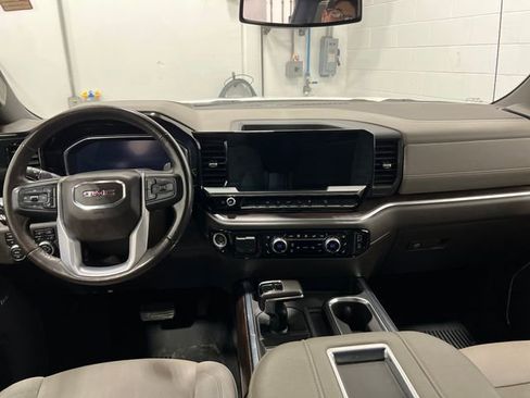 Certified 2022 GMC Sierra 1500 SLT w/ SLT Premium Package image 11