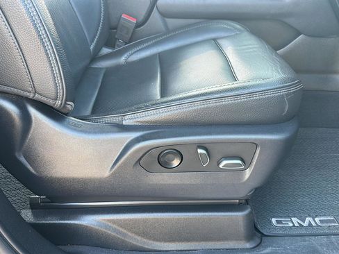 Used 2022 GMC Yukon XL Denali image 24