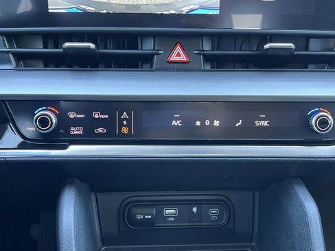 Used 2023 Kia Sportage EX image 6