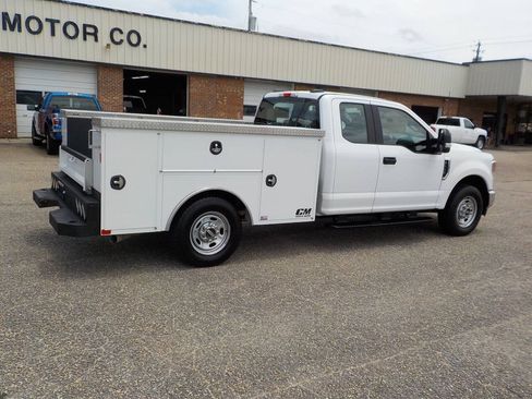 Used 2022 Ford F250 XL w/ Power Equipment Group RWD image 6