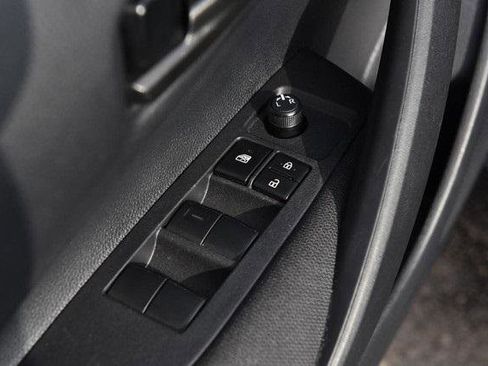 Used 2025 Toyota Corolla LE image 9