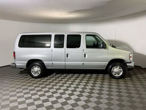 Used 2010 Ford E-350 and Econoline 350 XLT RWD image 5