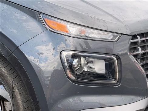 Used 2025 Hyundai Venue SEL FWD image 13