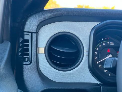 Used 2024 Jeep Wrangler Unlimited image 28