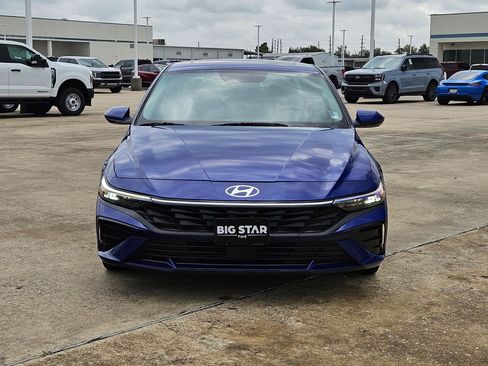Used 2025 Hyundai Elantra SEL image 11