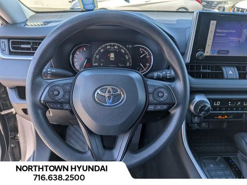 Used 2025 Toyota RAV4 XLE AWD/4WD image 7