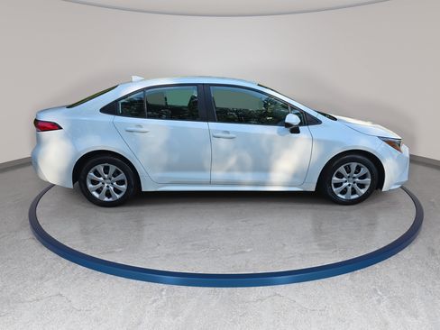 Used 2024 Toyota Corolla LE FWD image 4