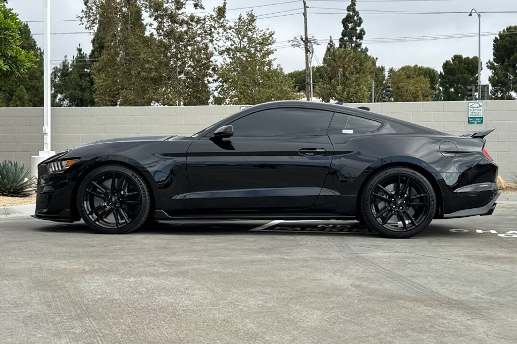 Used 2022 Ford Mustang Shelby GT500 w/ Technology Package RWD image 11