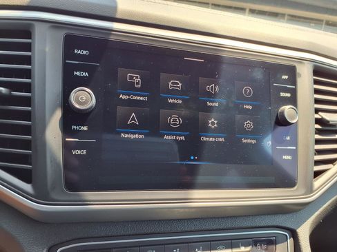 Used 2021 Volkswagen Atlas Cross Sport SE w/ Panoramic Sunroof Package FWD image 5