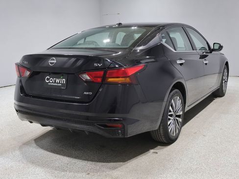 Used 2024 Nissan Altima 2.5 SV AWD/4WD image 2