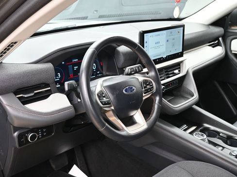 Used 2025 Ford Explorer Active RWD image 21