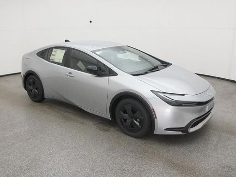 Used 2026 Toyota Prius Plug-In Hybrid FWD image 16
