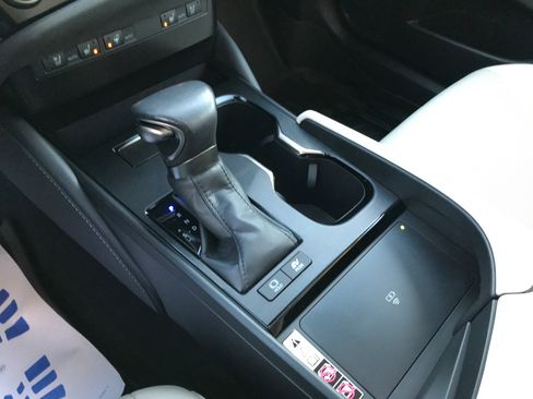 Used 2023 Lexus ES 300h w/ Premium Package image 21