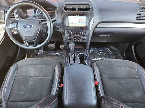 Used 2018 Ford Explorer XLT w/ Equipment Group 202A FWD image 15