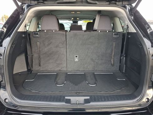 Used 2024 Toyota Highlander LE AWD/4WD image 29