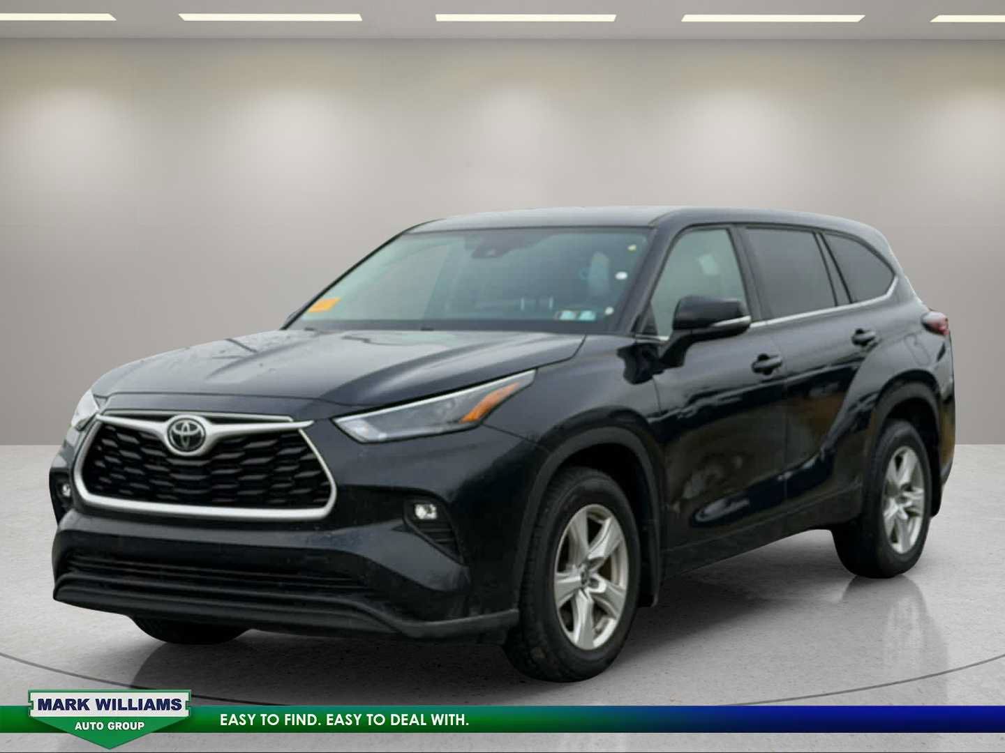Used 2024 Toyota Highlander LE AWD/4WD image 2