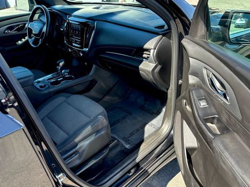 Used 2023 Chevrolet Traverse LT image 26