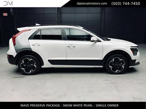 Used 2023 Kia Niro Wave w/ Wave Preserve Package FWD image 8